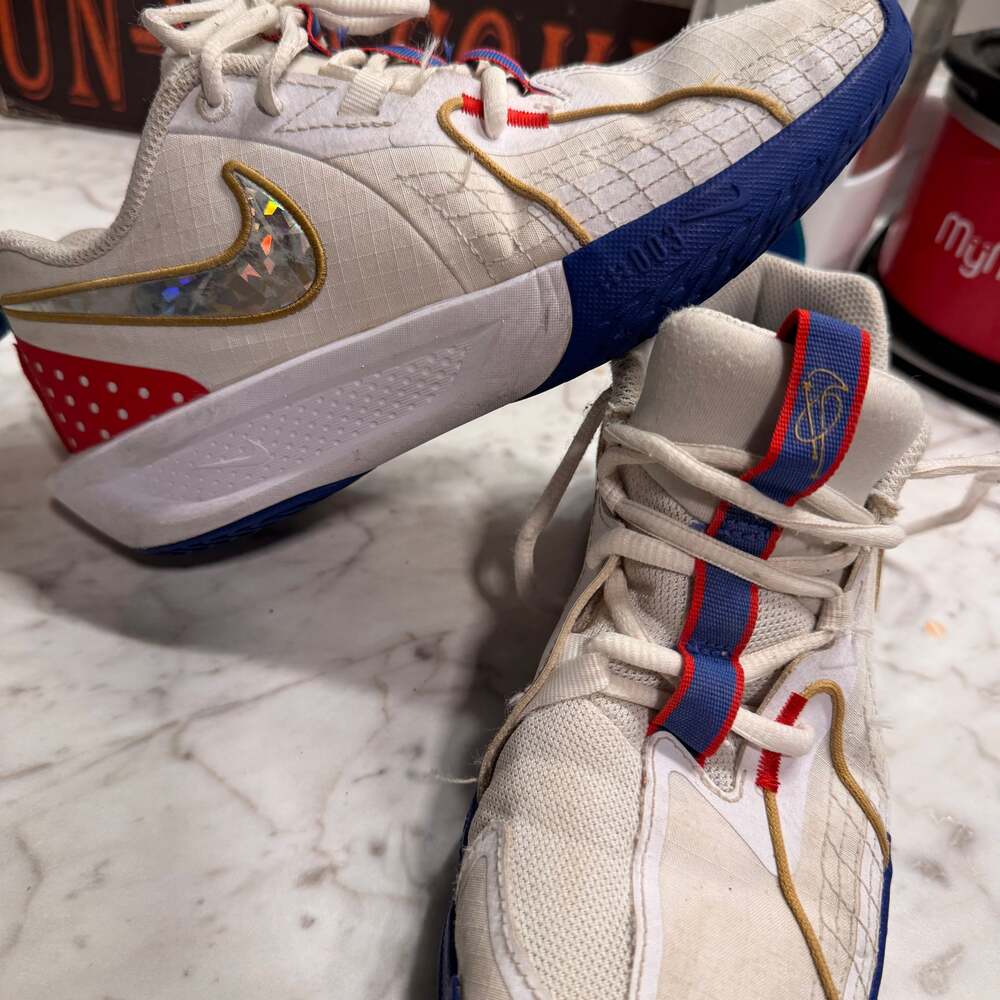 Nike G.T. Cut 3 SE Big Kids' Basketball Shoes White/Game Royal/Glacier Blue)